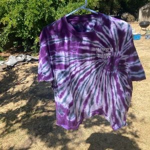 Men’s extra large tie-dye happy hour T-shirt